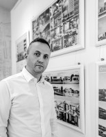 mast.inž.arh, osnivač